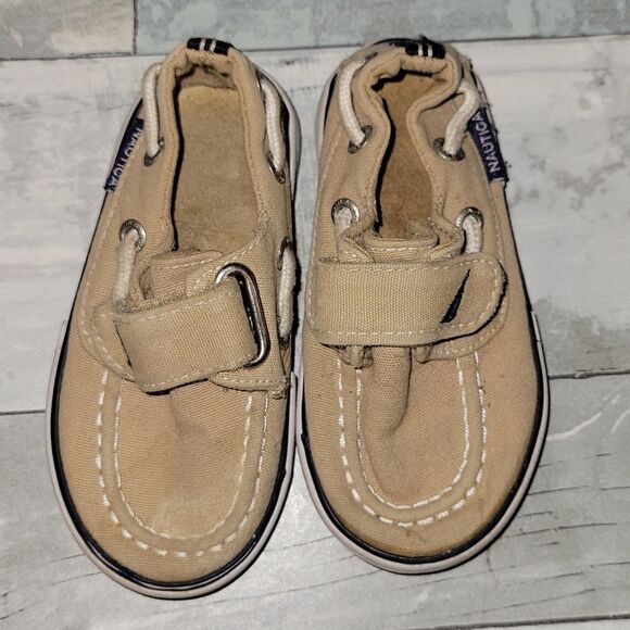 Nautica Velcro Shoes size 5 Toddler - Picture 1 of 6